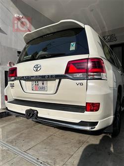 تۆیۆتا لاند کروزەر